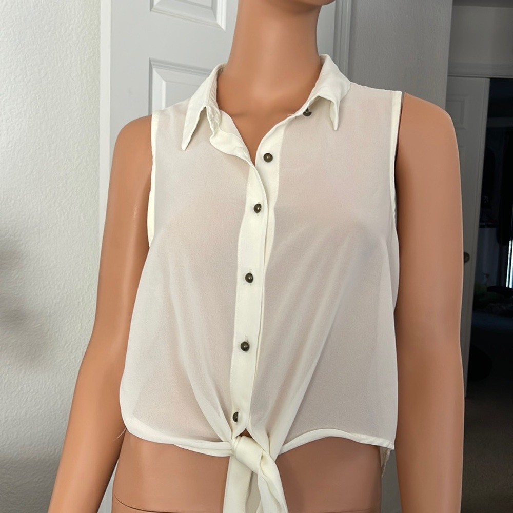 Pretty Sans Souci front tie blouse. Size M, ivory/cream color